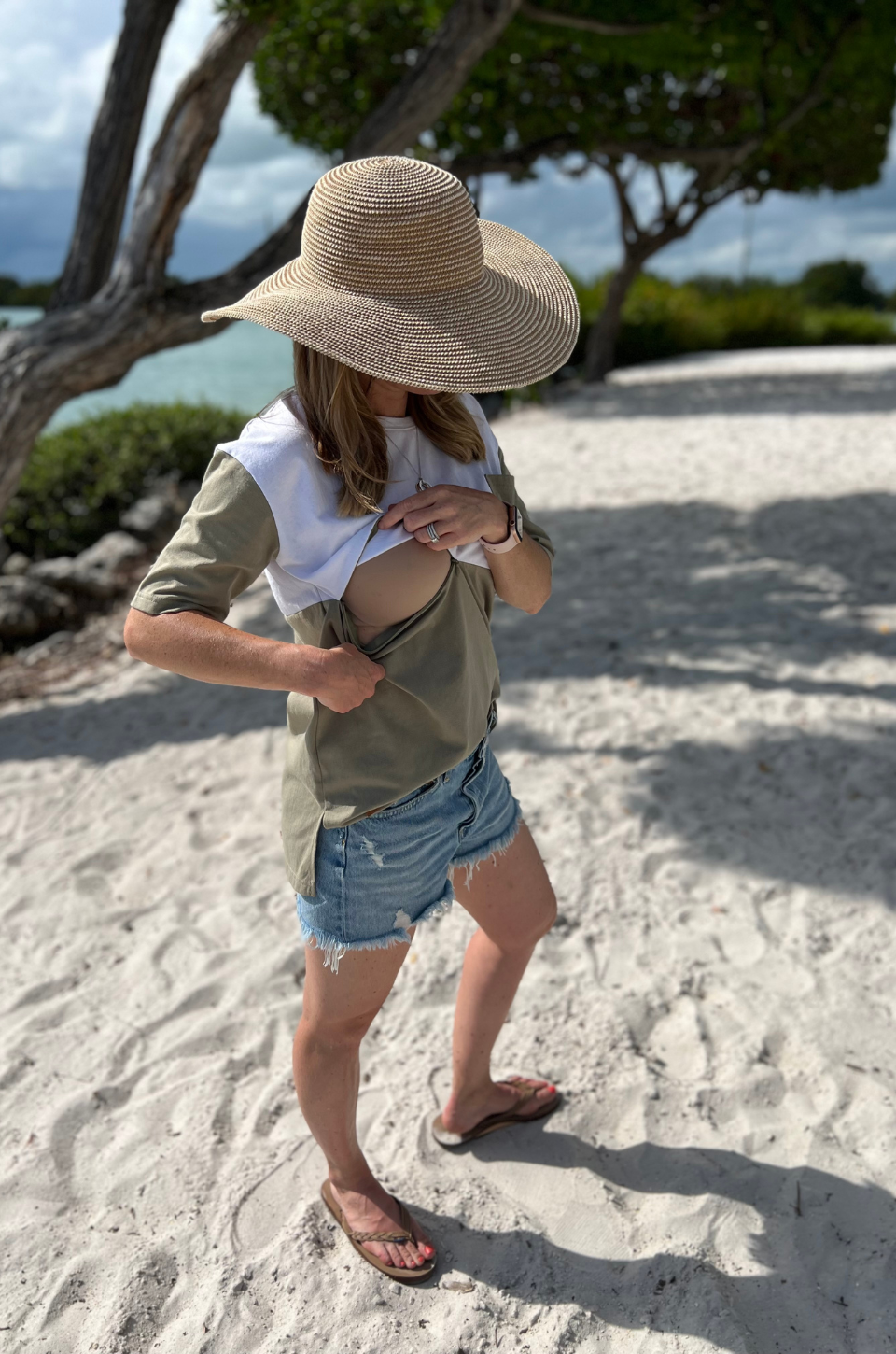 Nursing Pocket T-Shirt - Hidden Zipper - Moss/White POCKET