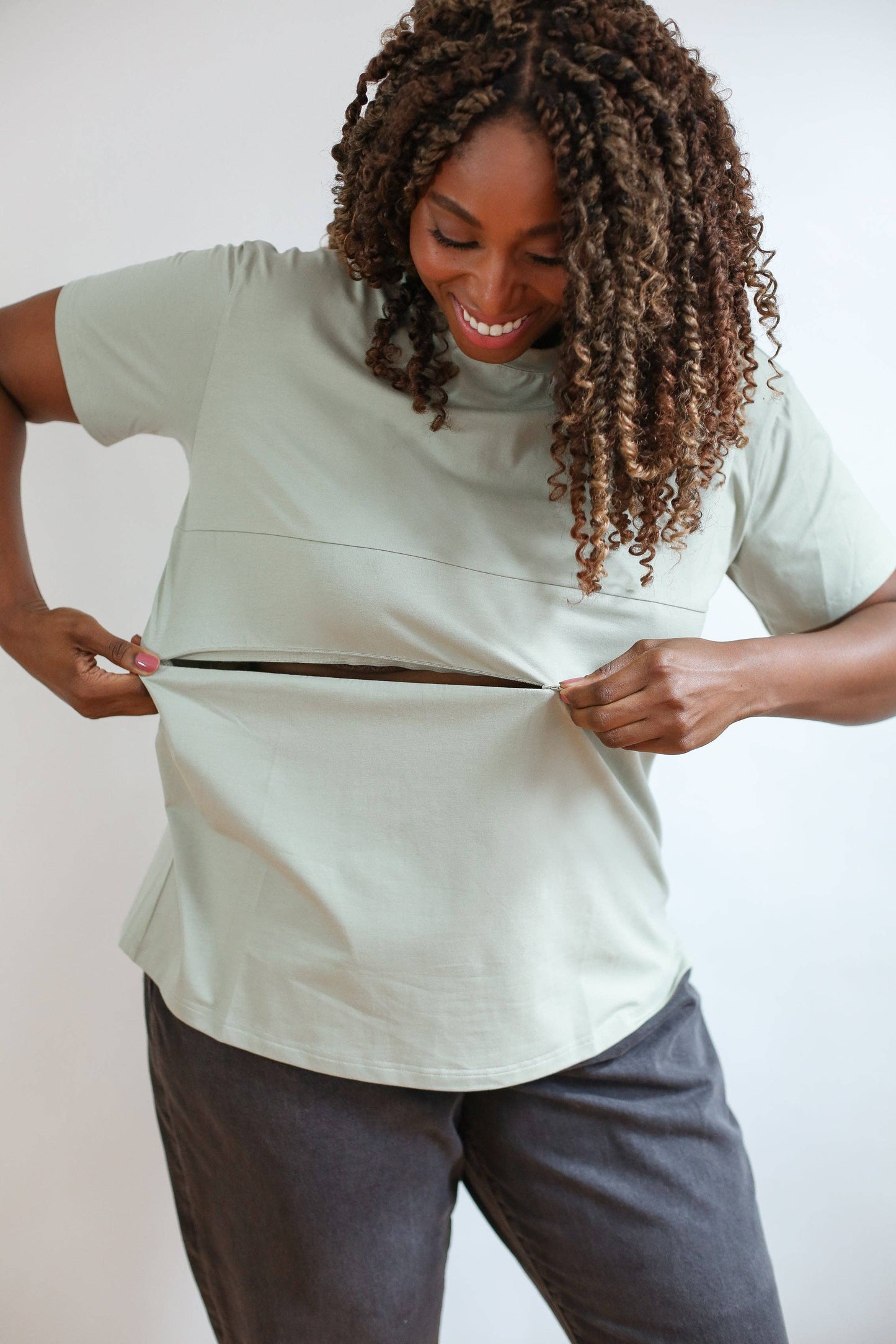 Classic Fit Invisible Zip Breastfeeding Tee